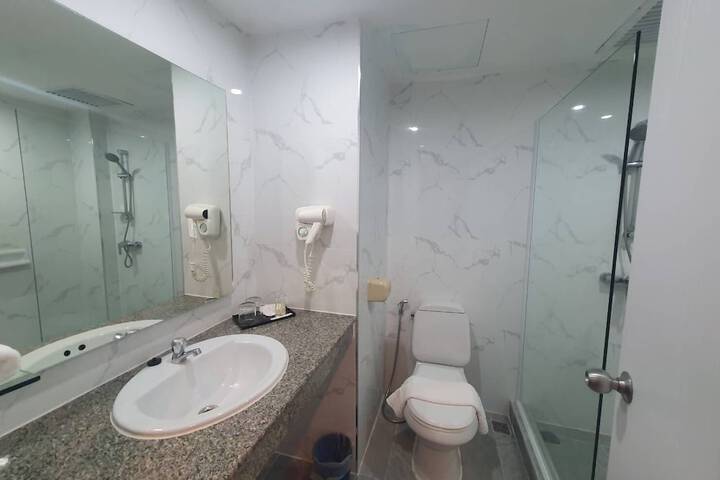 Room 10 of 37