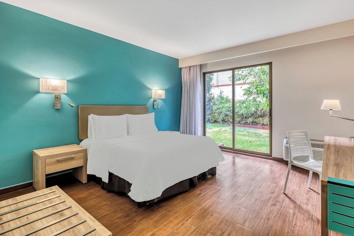 Room 10 of 83