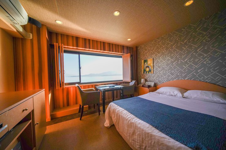 Room 10 of 46
