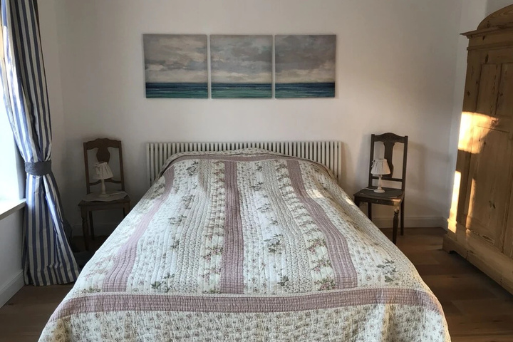 Room 2 of 22