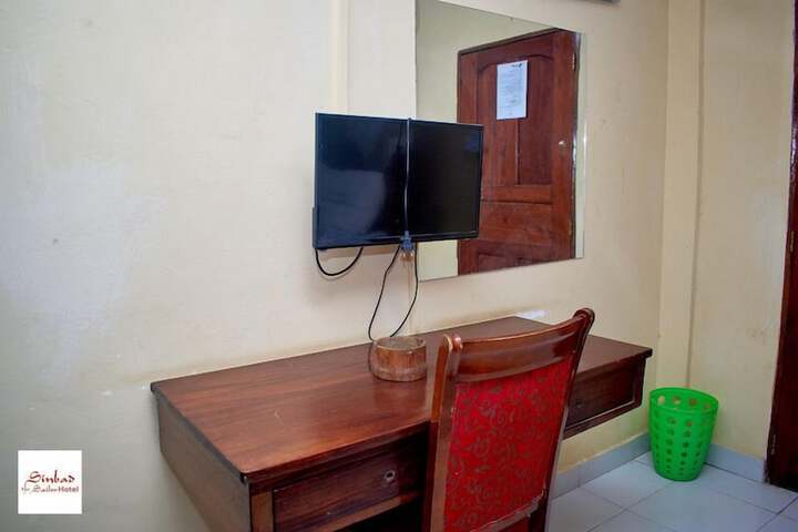 Room 9 of 33