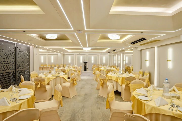 Ballroom/Hall 48 of 57