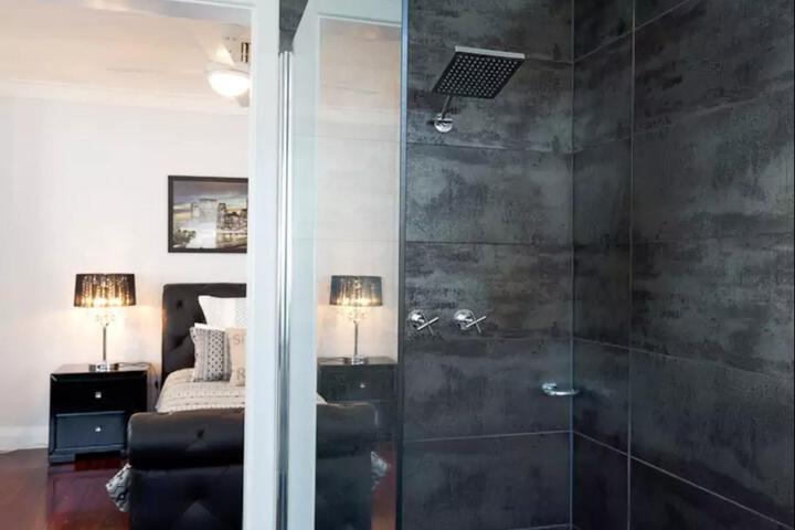 Room 2 of 5