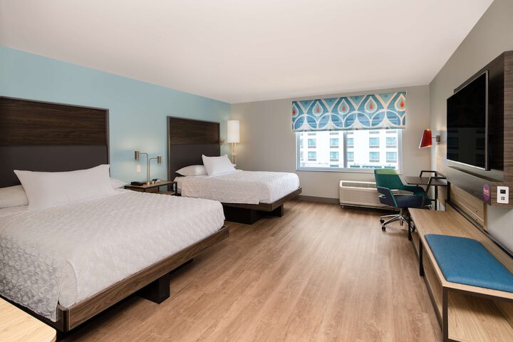 2 Queen Beds (10 of 13)