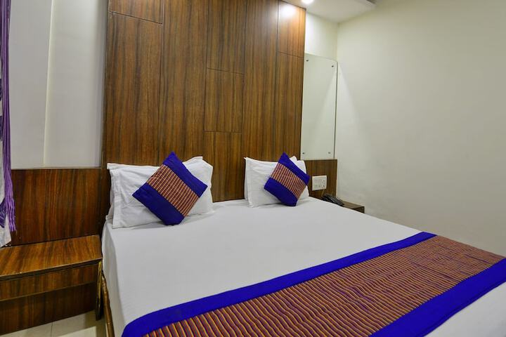 Room 9 of 32
