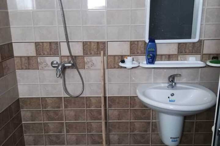 Room 6 of 10