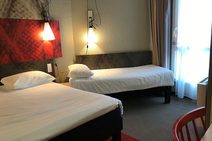 Room 11 of 93