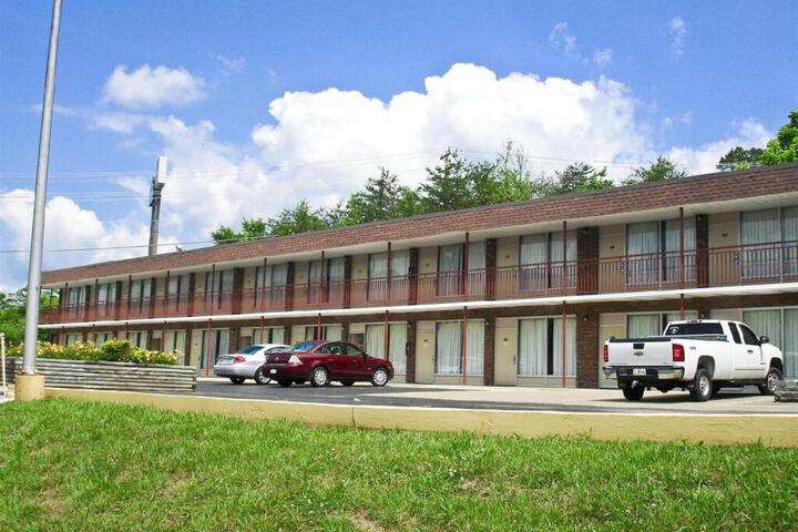 PARKWAY INN JELLICO