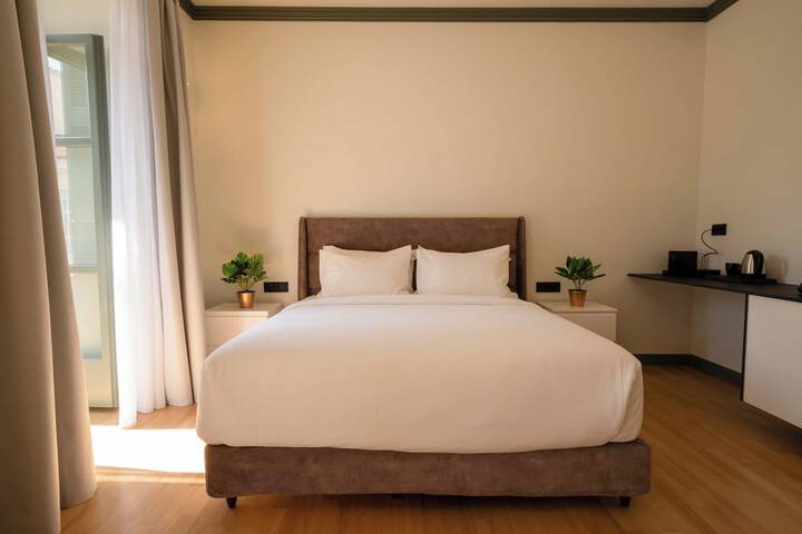 Room 5 of 120
