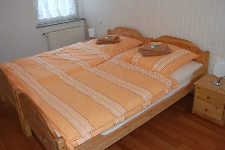 Room 3 of 10
