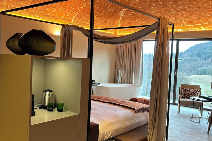 Room 28 of 62