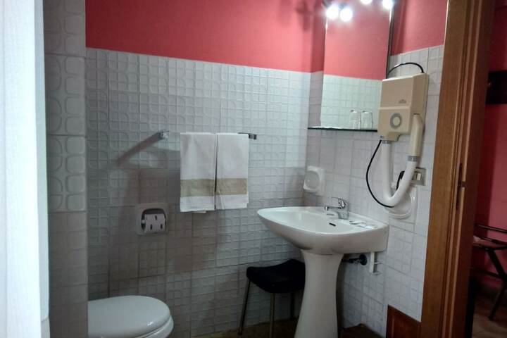 Room 33 of 54