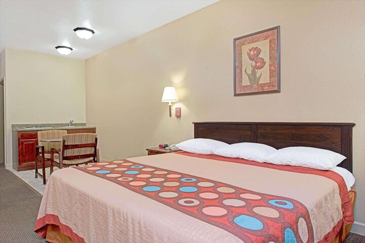 1 King Bed (11 of 14)