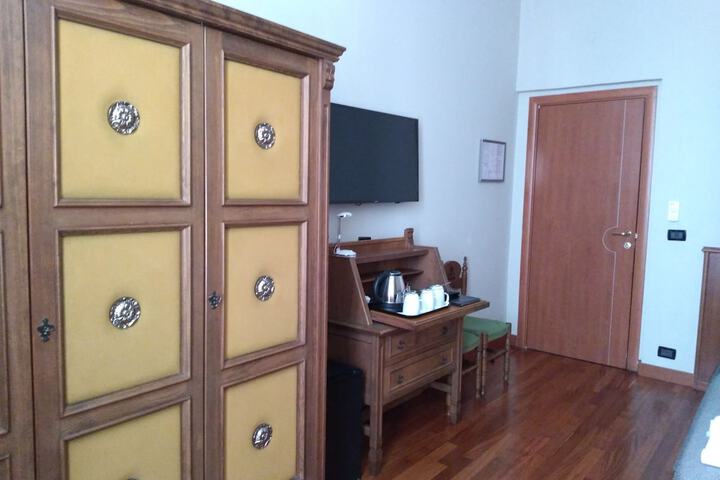 Room 15 of 33