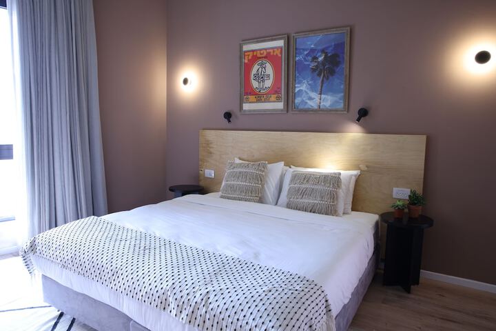 Room 4 of 51