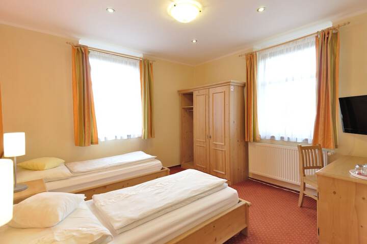 Room 3 of 39