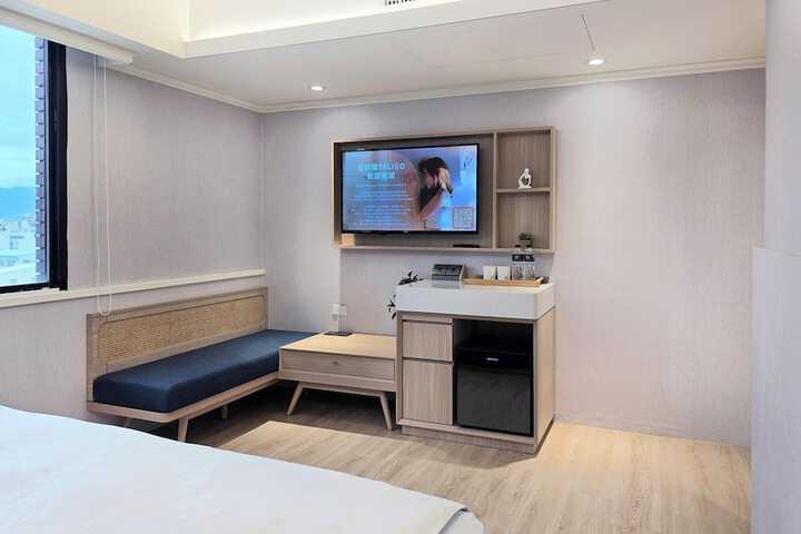 Room 5 of 33