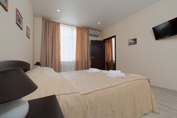 Room 4 of 27