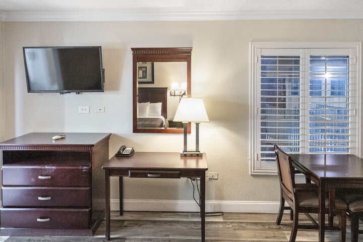 2 Double Beds (7 of 10)