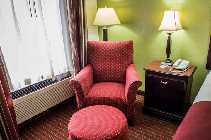 1 King Bed (3 of 9)