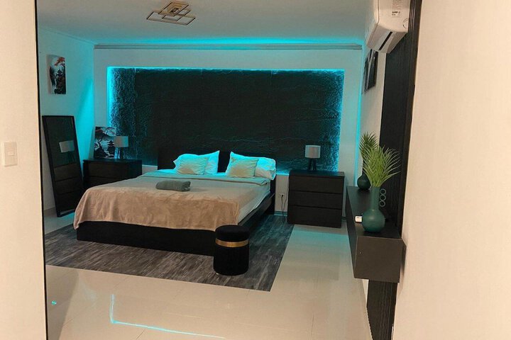 Room 2 of 25