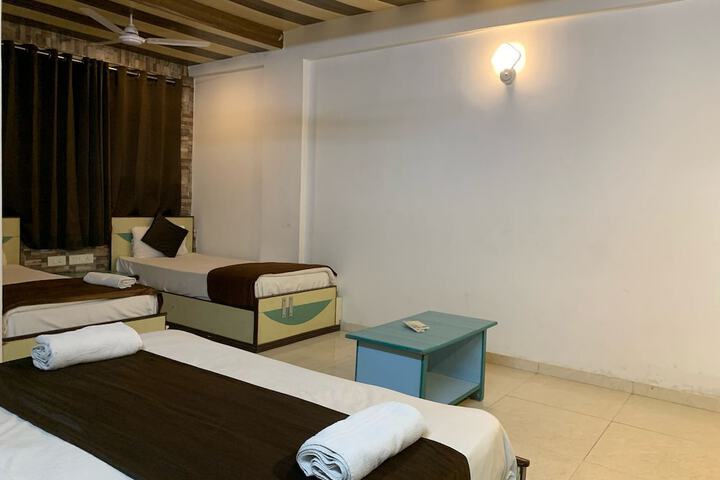 Room 7 of 18