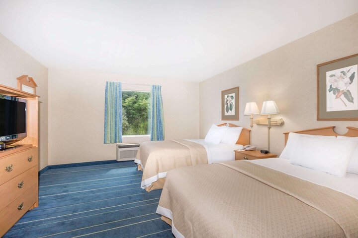 2 Double Beds (2 of 14)