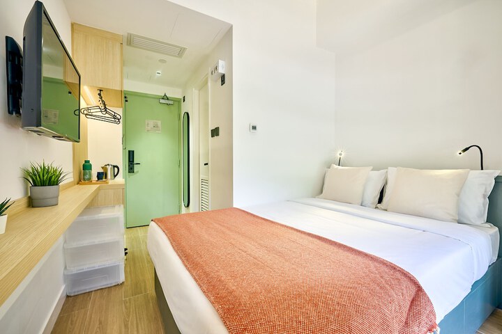 Room 3 of 34