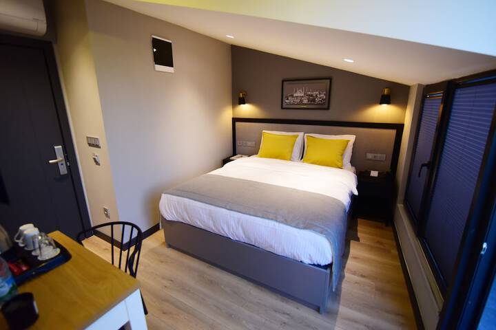 Room 5 of 22