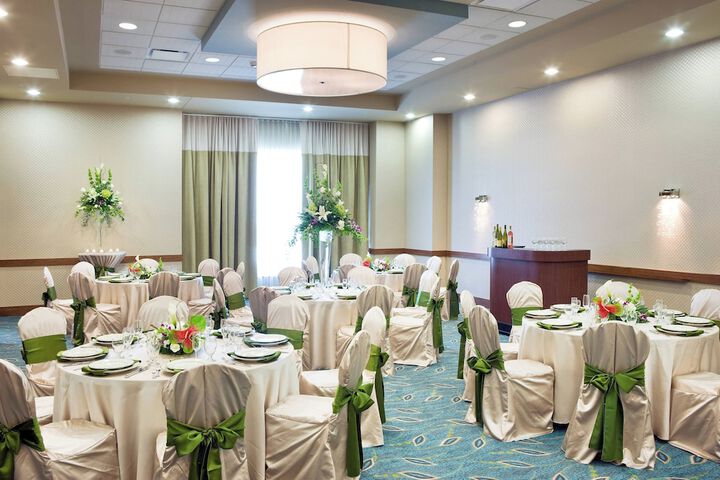 Ballroom/Hall 58 of 82