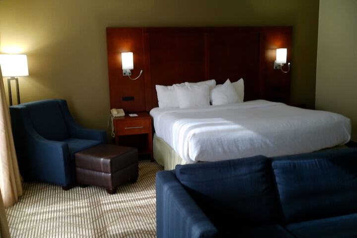 1 King Bed (13 of 18)