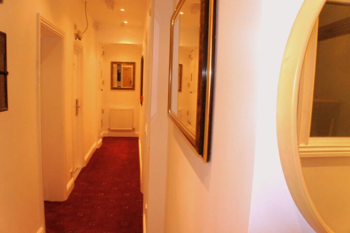 Ballroom/Hall 122 of 127