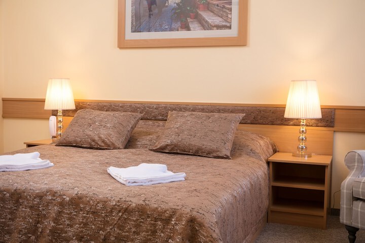 Room 3 of 32