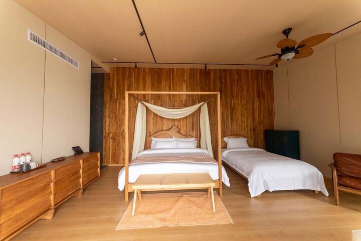 Room 15 of 60