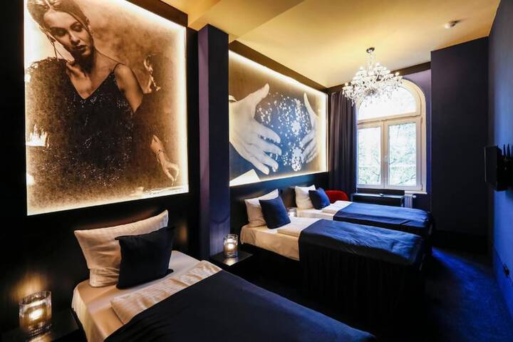 Room 54 of 100