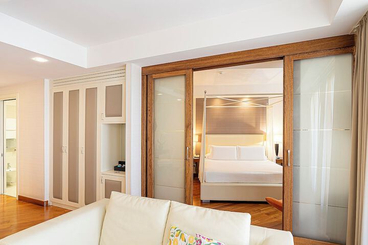 Room 33 of 132