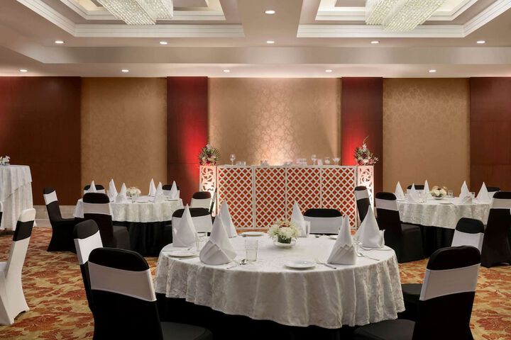 Ballroom/Hall 34 of 41