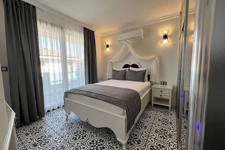 Room 12 of 177