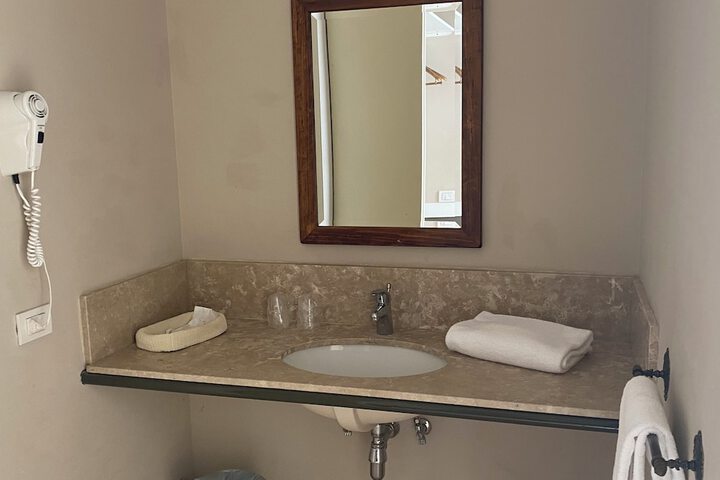 Room 9 of 32