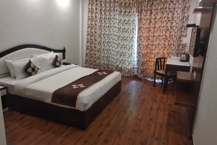 Room 17 of 77