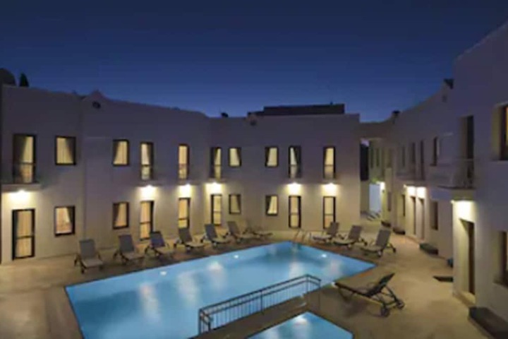 Hotel Pool