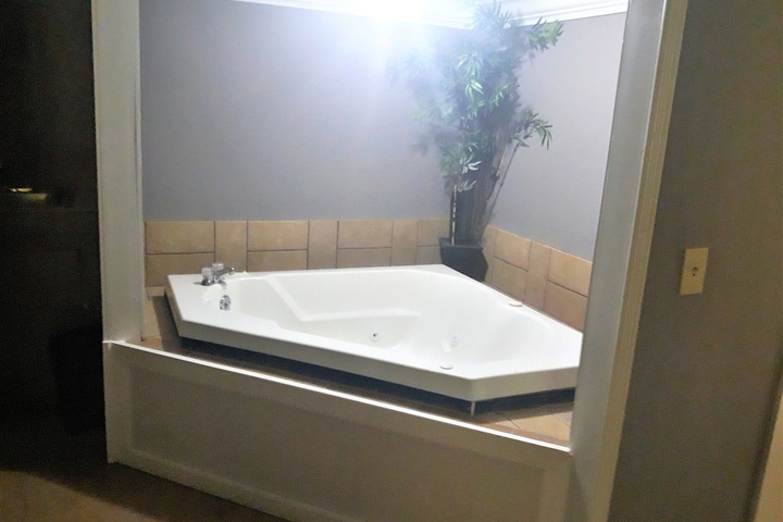 Hot Tub 46 of 75