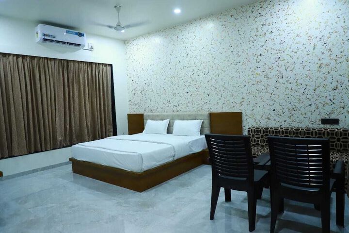 Room 5 of 14