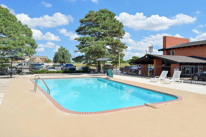 Pool 19 of 35