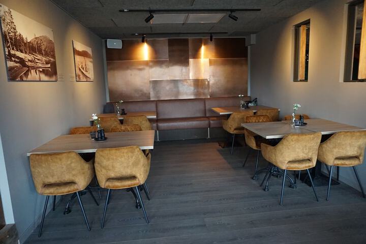 Dining 19 of 23