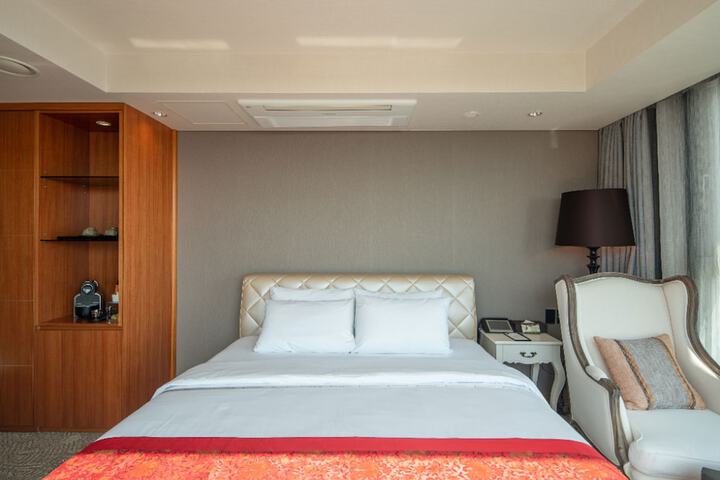 Room 16 of 69