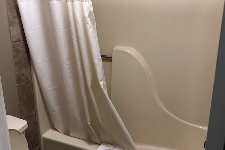 Room 6 of 10