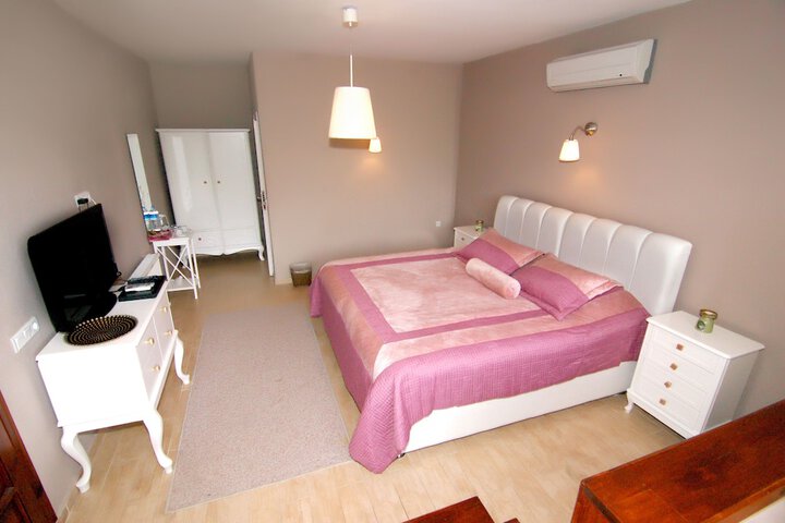 Room 10 of 156