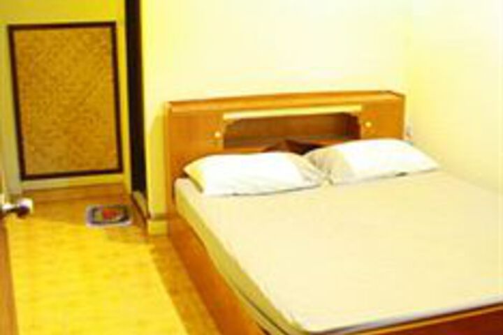 Room 8 of 17