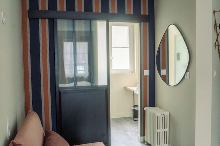 Room 11 of 28